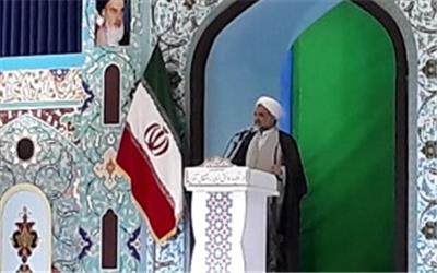 حجت الاسلام نصوری افزود: امنیت را دشمن تهدید می‌کند و باید مراقب باشیم التهاب در جامعه ایجاد نشود. همه ما مسئولیم و باید مراقب هم باشیم.