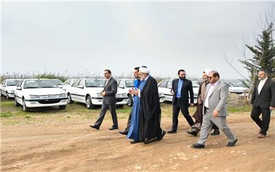 رئیس کل دادگستری مازندران از خط تولید سایت ایران خودرو در شهرستان بابل بازدید و بر حل مشکلات قضایی و تعاملی تولید گران و صنعتگران تاکید کرد.