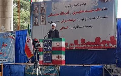 امام جمعه بابلسر: دشمن با شایعه سازی، تحریف و شبیه سازی به انقلاب ضربه می‌زند