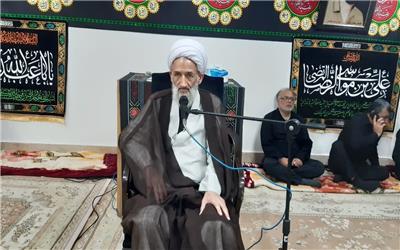 چرا سعادت و همه چیز خودمان را قربانی هوی و هوس دشمنان کنیم.