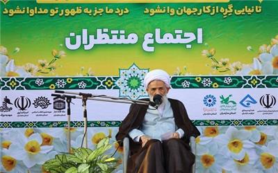 نماینده ولی فقیه در مازندران ادامه داد: به آن خانمی که در خیابان کشف حجاب می‌کند باید گفت که حرف چه کسی را گوش کردید؟