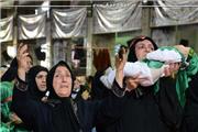 در مراسم سوگواری شیرخوارگان حسینی؛ بانوان مازندرانی با سرباز کوچک دشت کربلا همنوا شدند