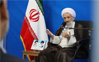 حجت الاسلام محمدی لائینی با اشاره به توطئه های دشمنان انقلاب اسلامی برای ورود به دستگاه تعلیم و تربیت کشور اشاره کرد و افزود
