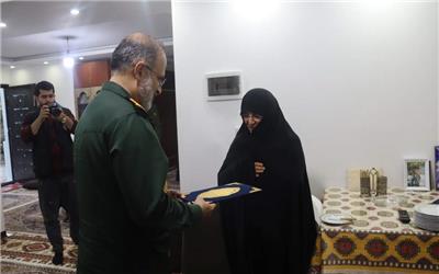 در راستای پاسداشت مقام شامخ شهدا و ترویج فرهنگ ایثار و شهادت، سردار موحد فرمانده سپاه کربلا استان مازندران با حضور در منزل شهید والامقام صمصامطور